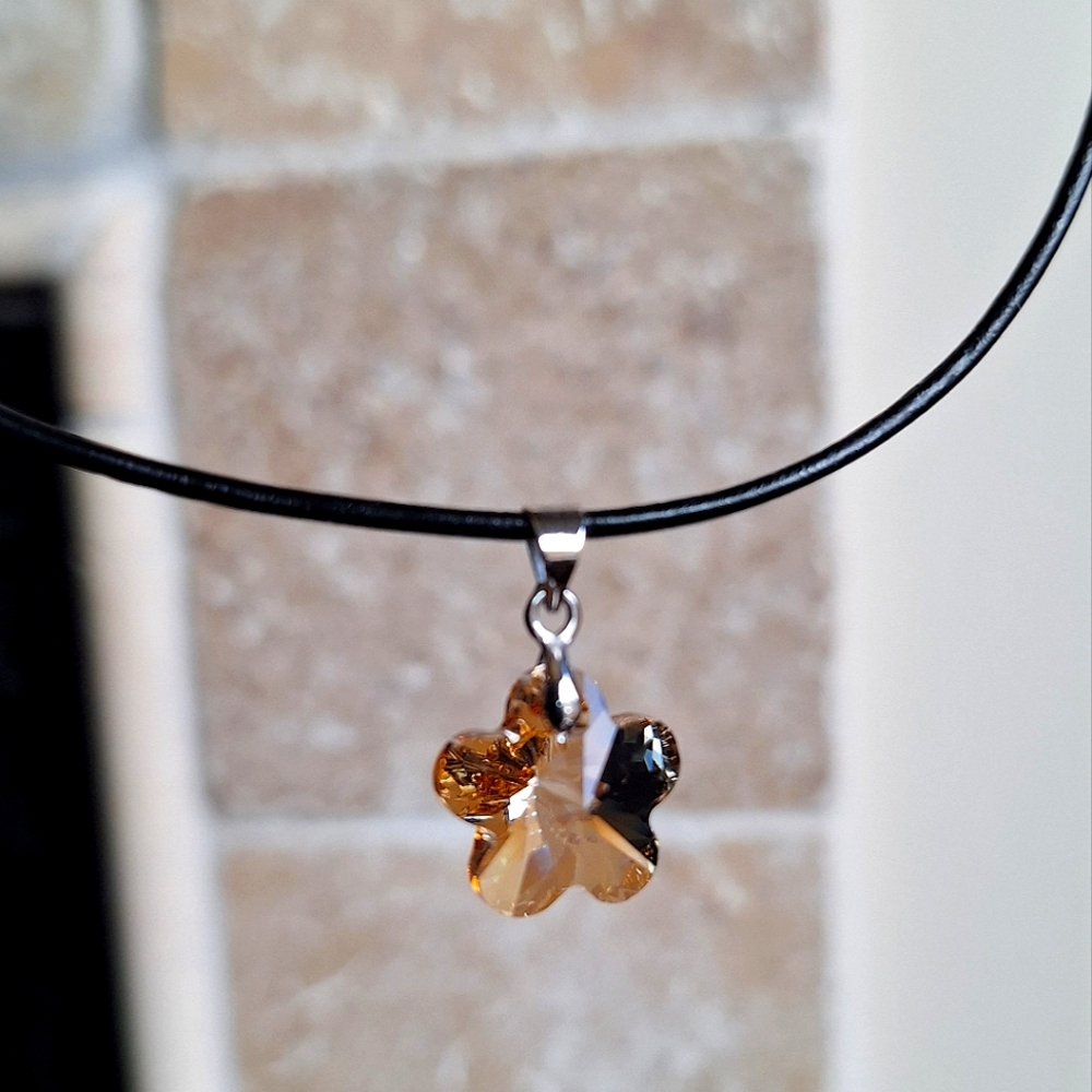 NWOT Golden Brown Crystal Pendant Necklace